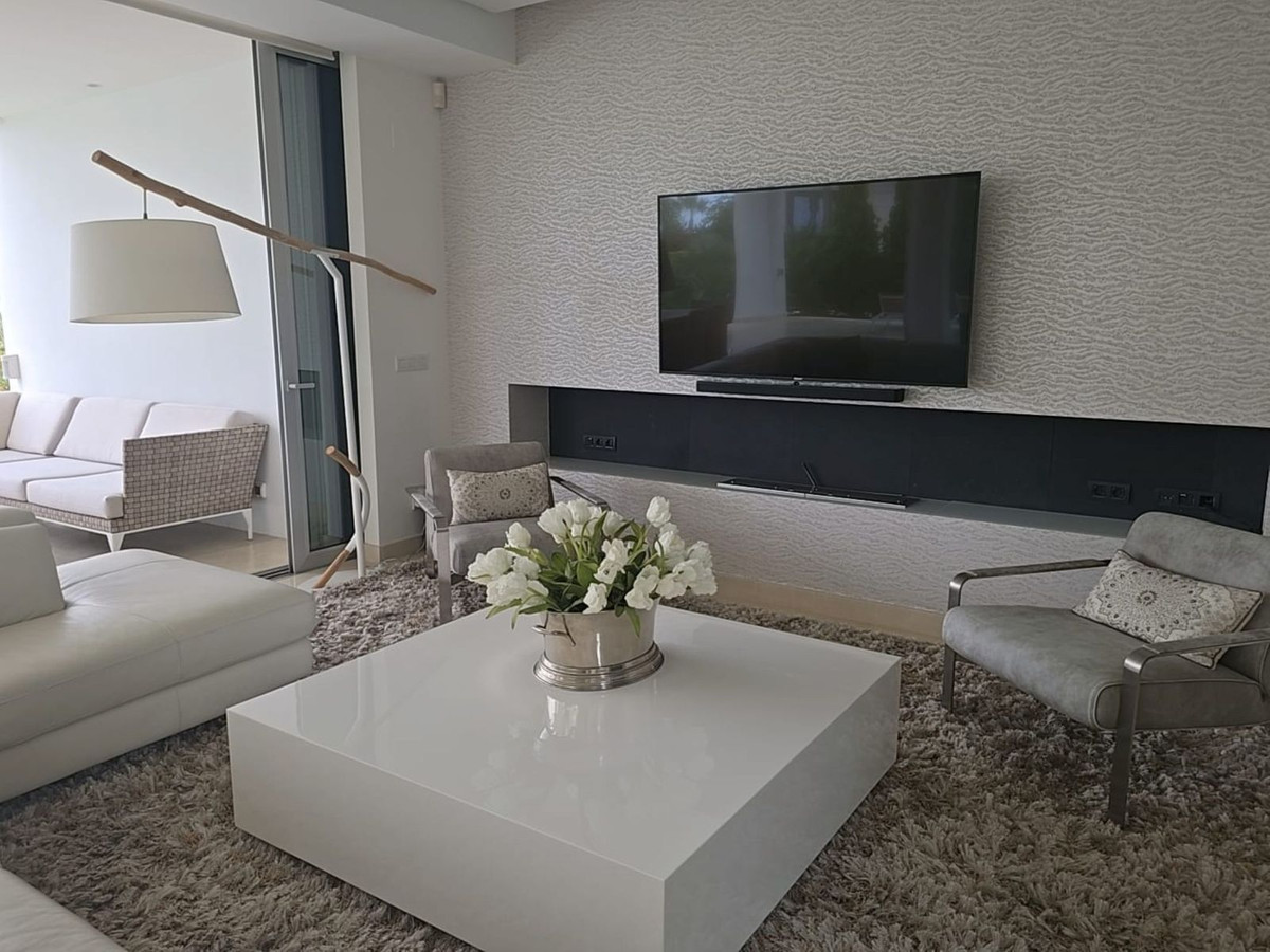 fee39c000fa7fe305a5e528ae58014da - 12