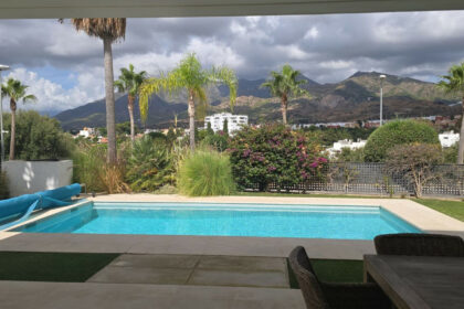 fee39c000fa7fe305a5e528ae58014da - 15