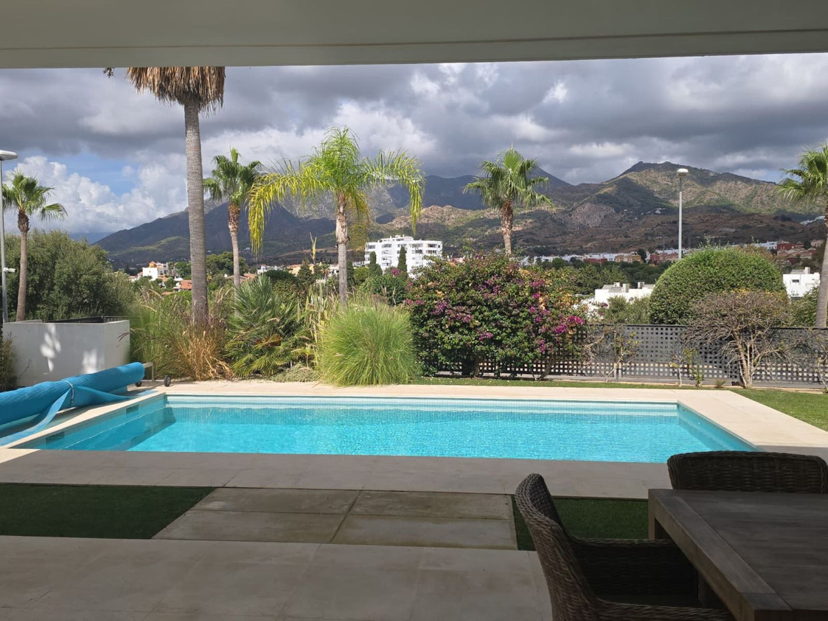 fee39c000fa7fe305a5e528ae58014da - 15