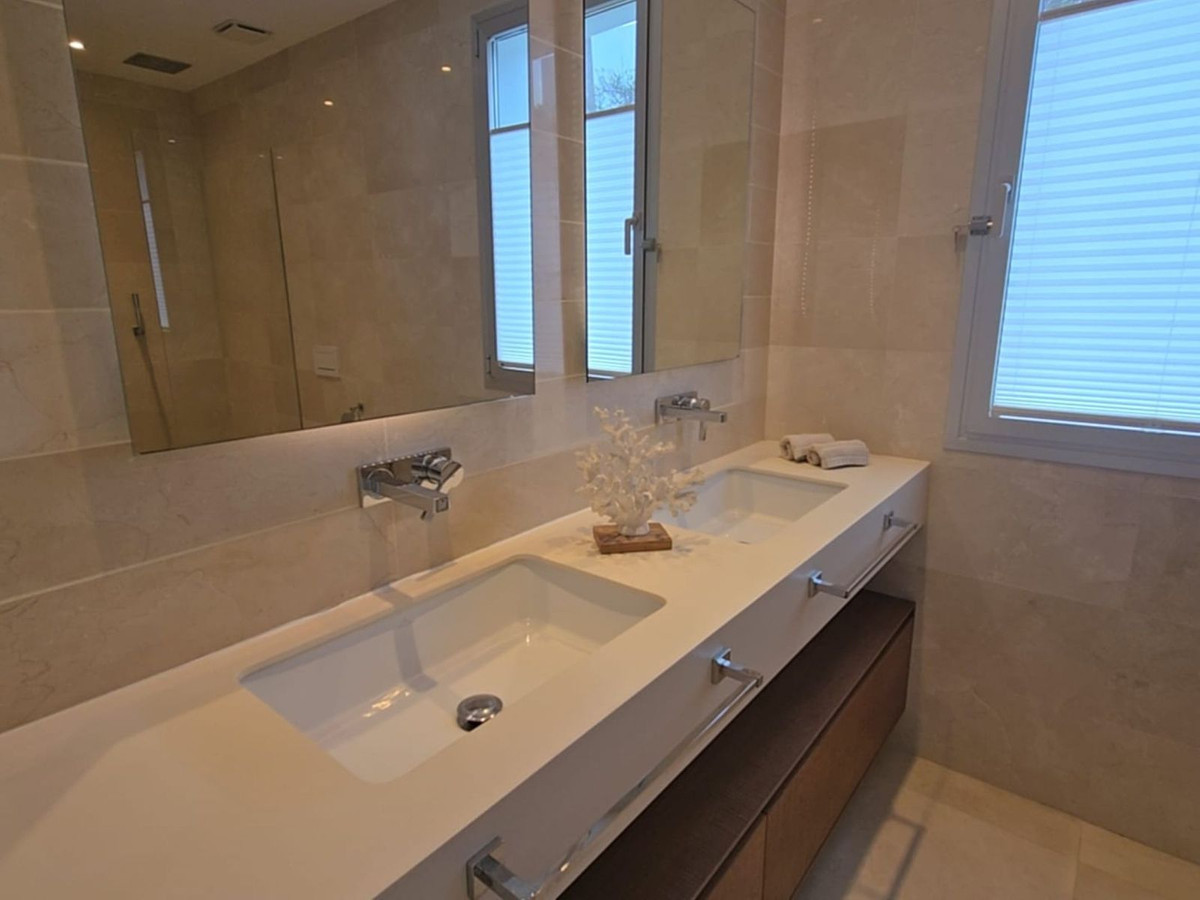 fee39c000fa7fe305a5e528ae58014da - 18