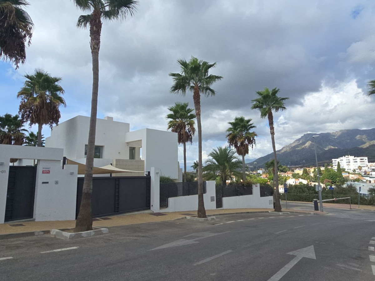 fee39c000fa7fe305a5e528ae58014da - 24