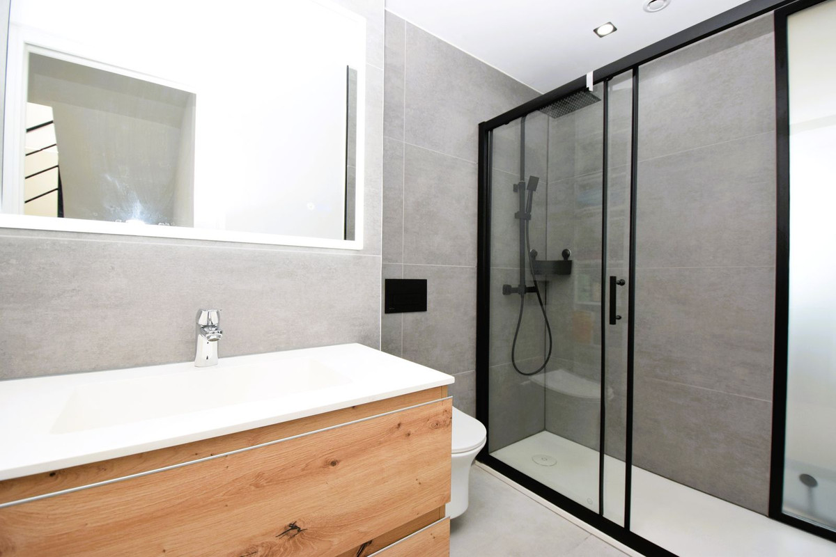 ff8c9d0a87cd37ba62e0eb3b866072fc - 15