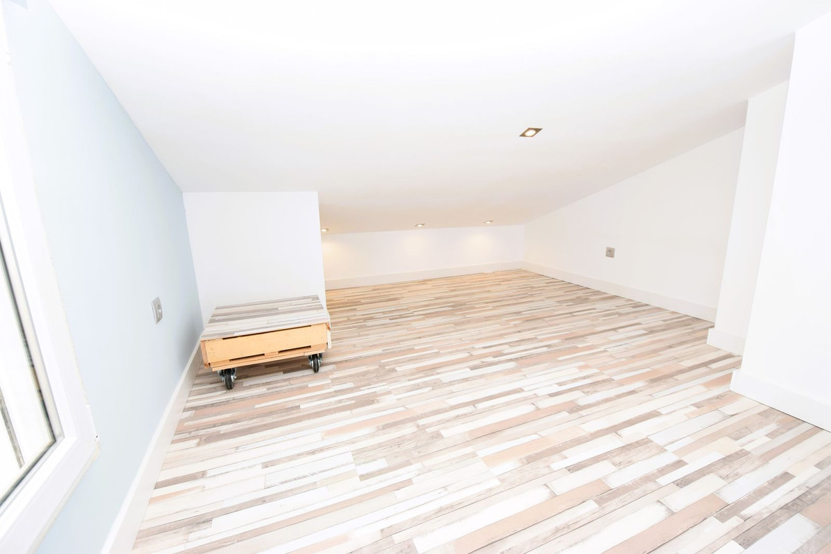 ff8c9d0a87cd37ba62e0eb3b866072fc - 16