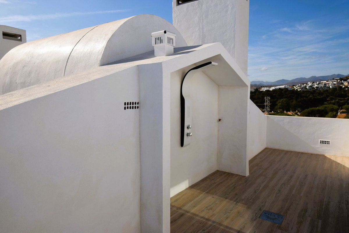 ff8c9d0a87cd37ba62e0eb3b866072fc - 18