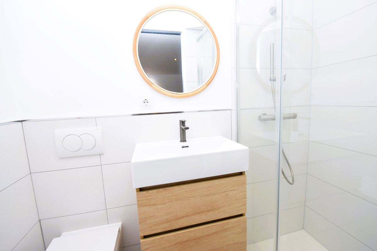 ff8c9d0a87cd37ba62e0eb3b866072fc - 24