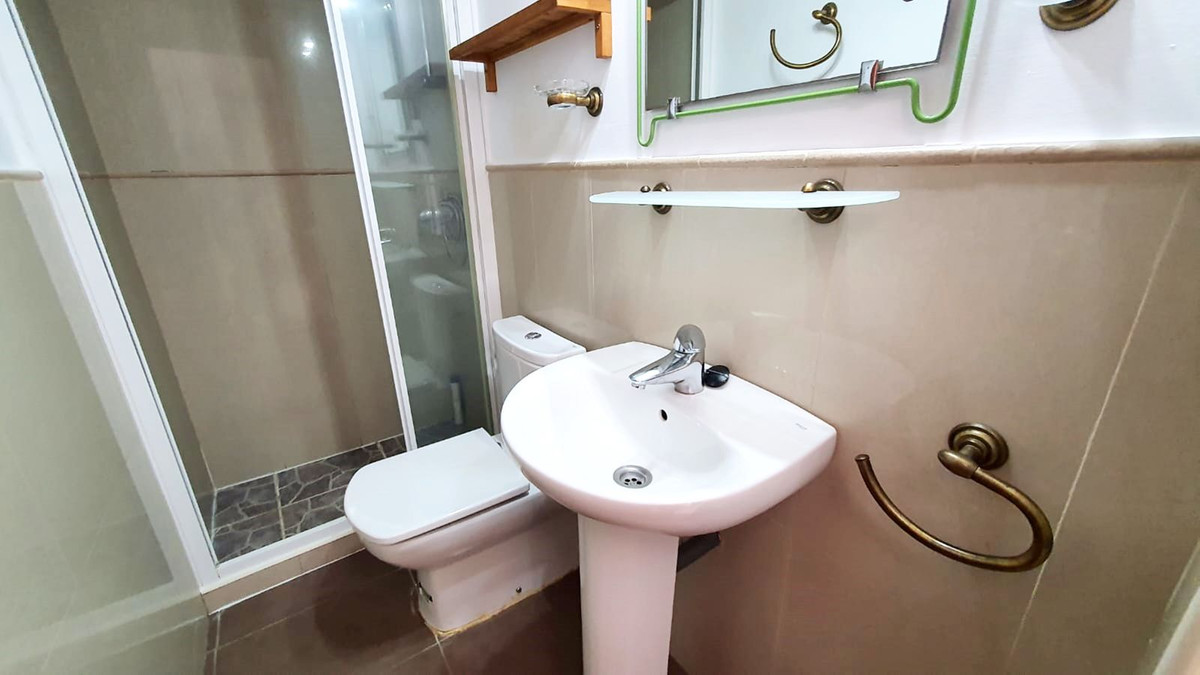 023a5cf46981818de01a3b573b0d8225 - 15