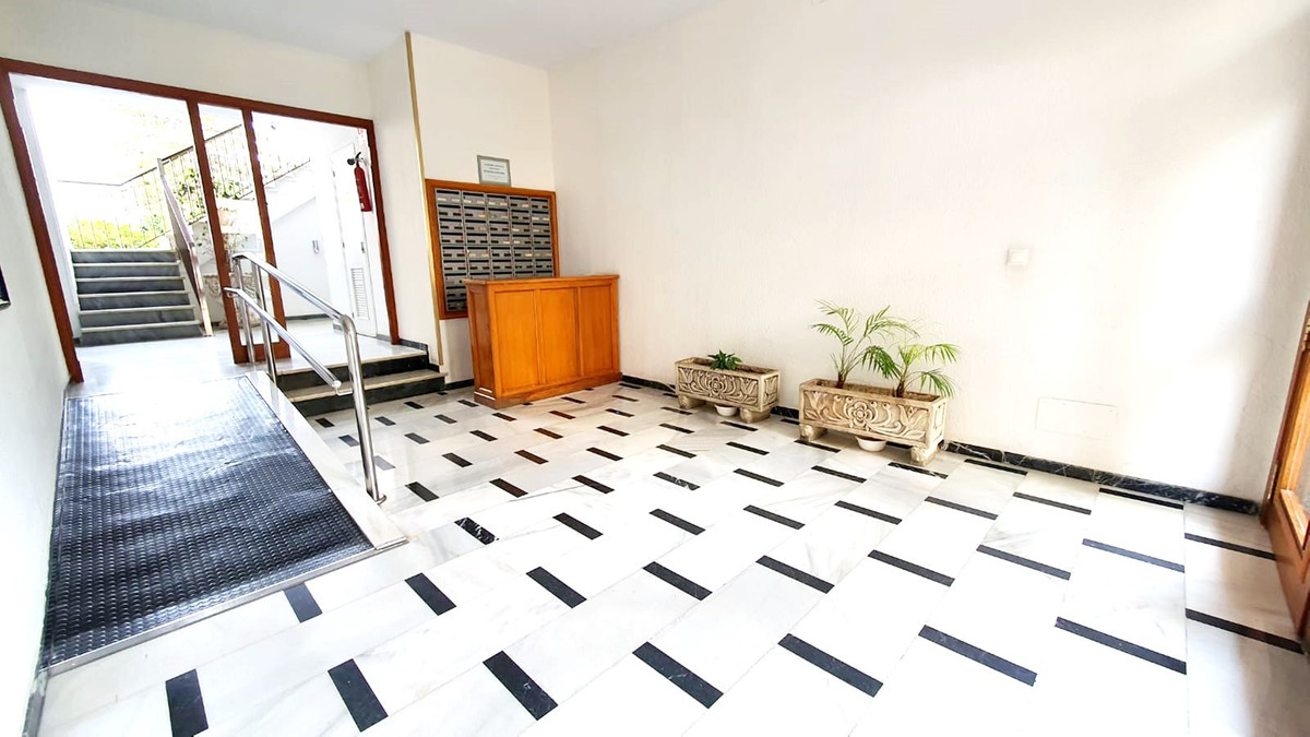 023a5cf46981818de01a3b573b0d8225 - 19