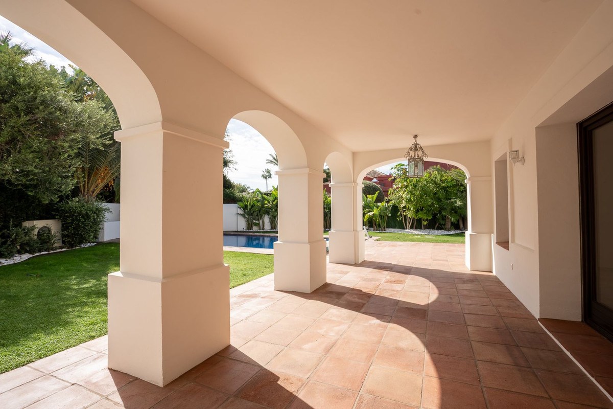 024bd6d30f59fc74e687b0d0d96b9199 - 11