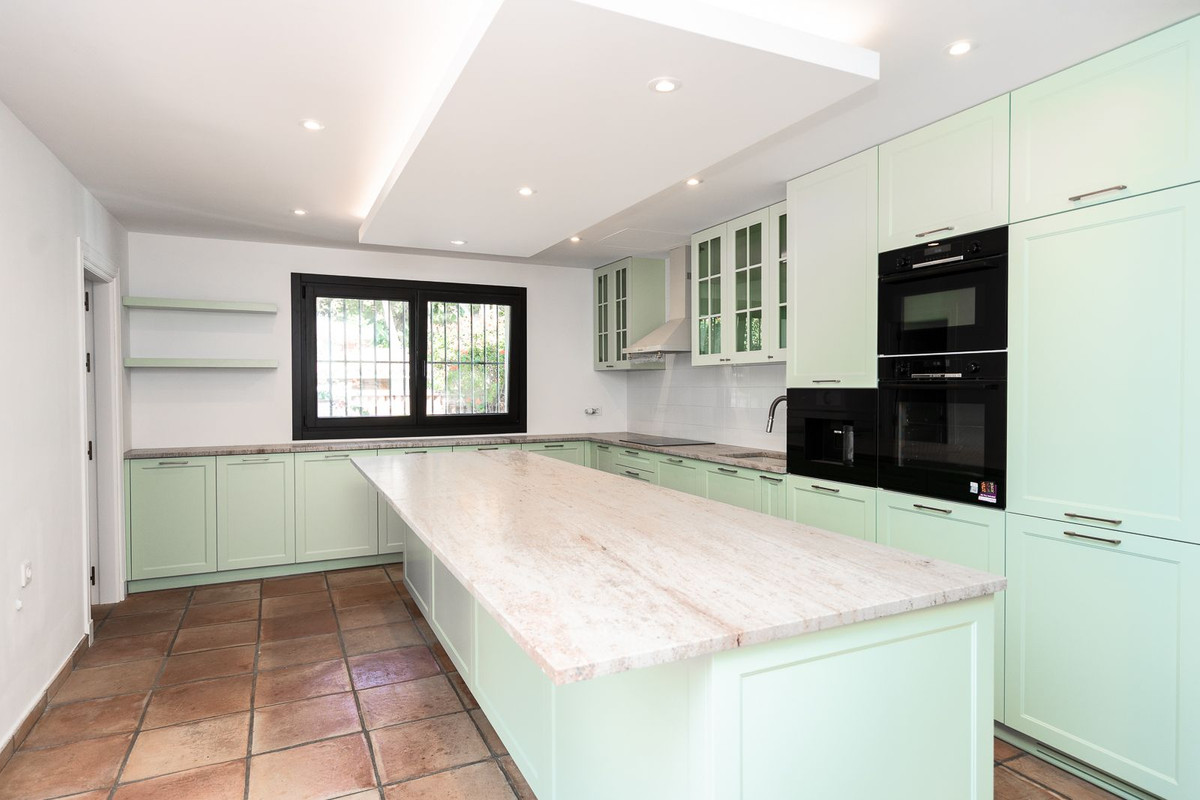 024bd6d30f59fc74e687b0d0d96b9199 - 14