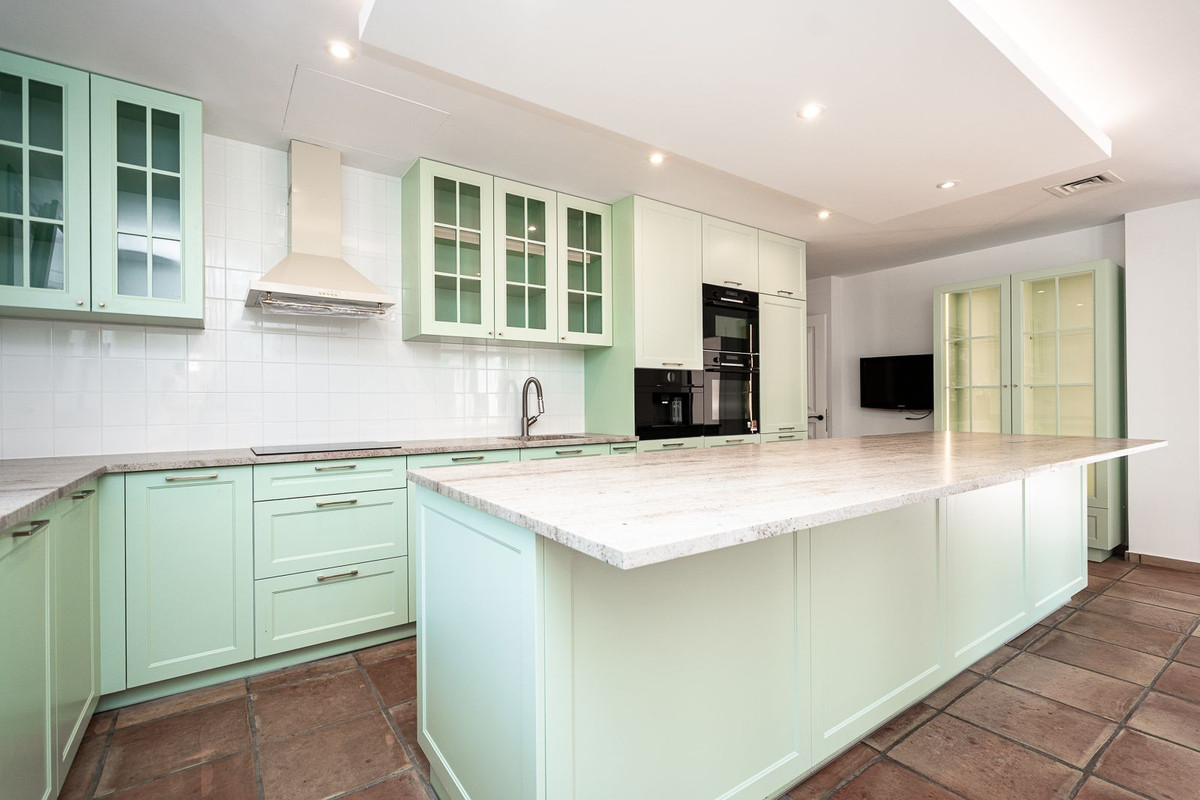 024bd6d30f59fc74e687b0d0d96b9199 - 15