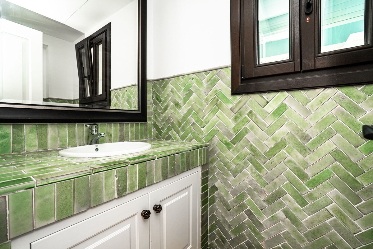 024bd6d30f59fc74e687b0d0d96b9199 - 21