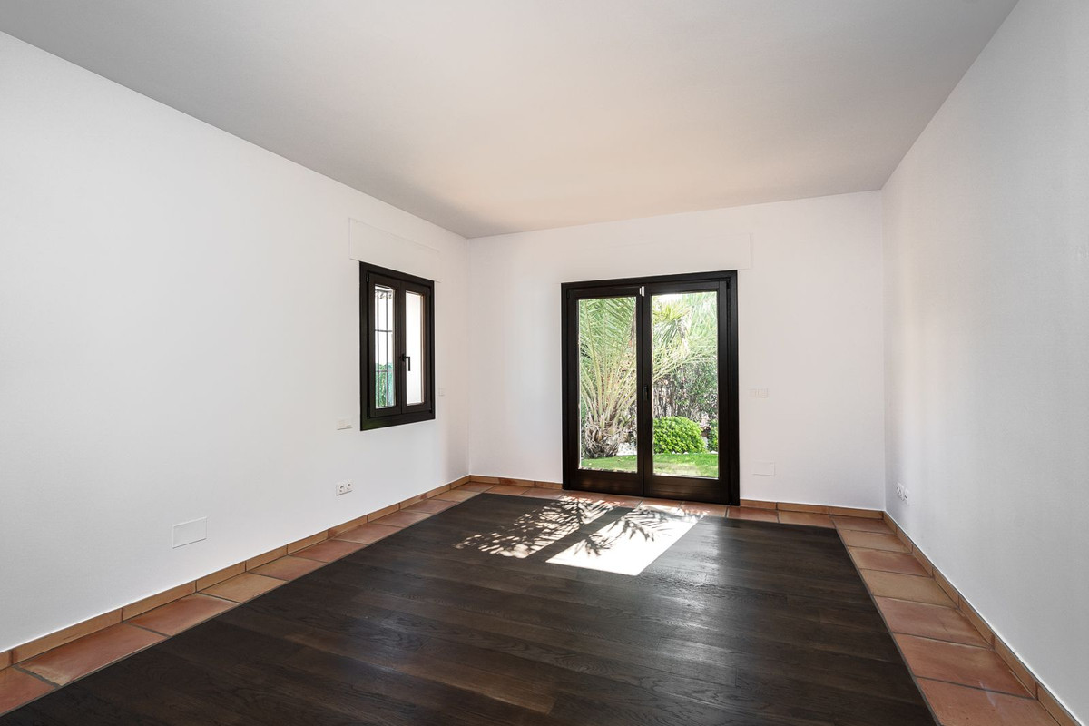 024bd6d30f59fc74e687b0d0d96b9199 - 23