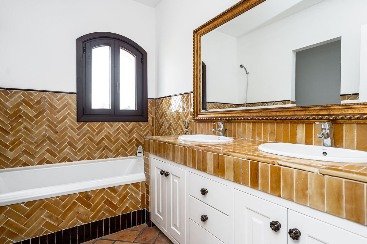 024bd6d30f59fc74e687b0d0d96b9199 - 24