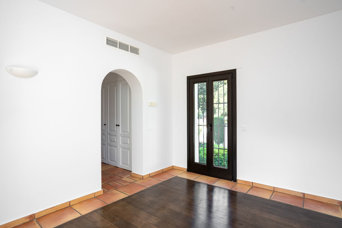 024bd6d30f59fc74e687b0d0d96b9199 - 25