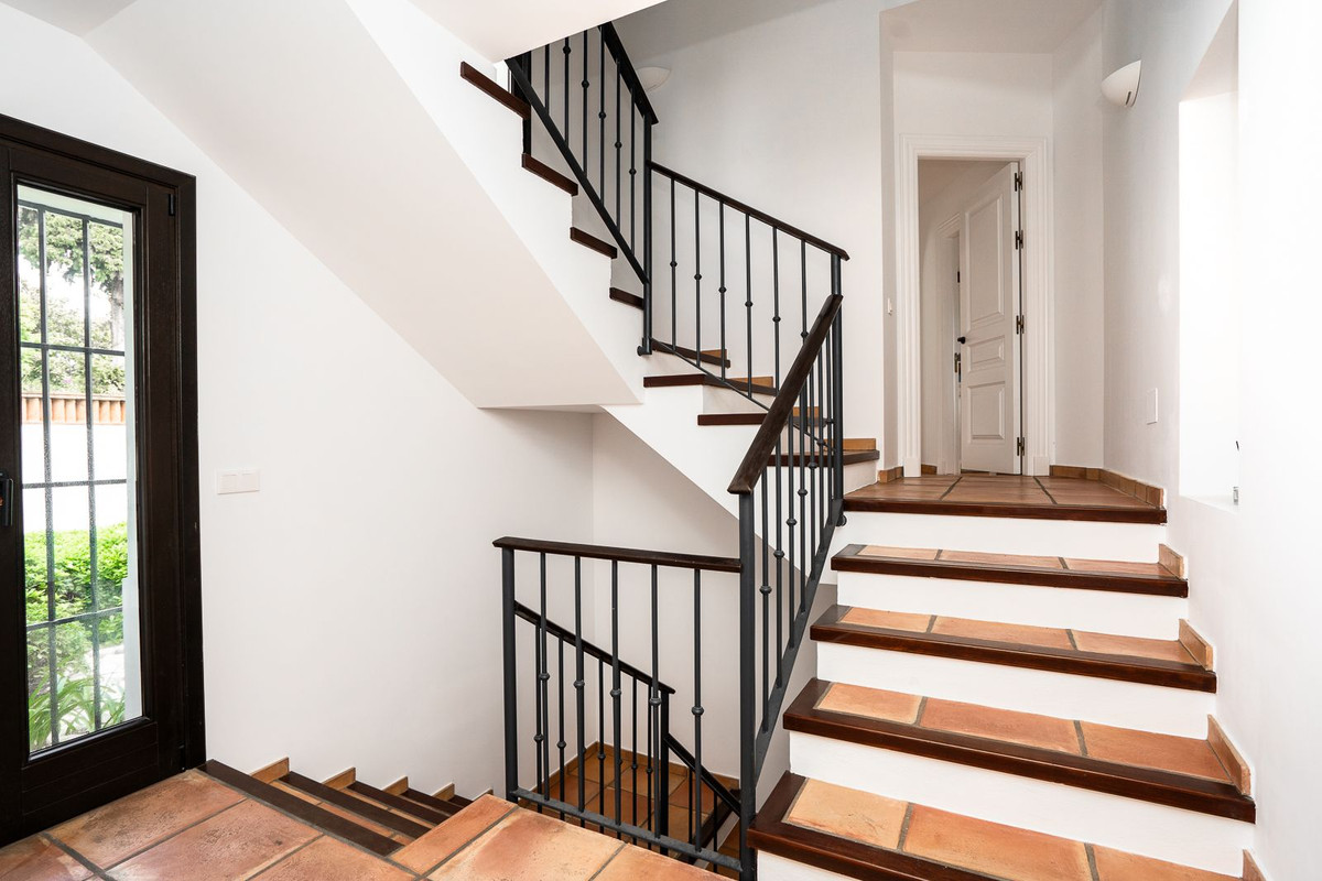 024bd6d30f59fc74e687b0d0d96b9199 - 27