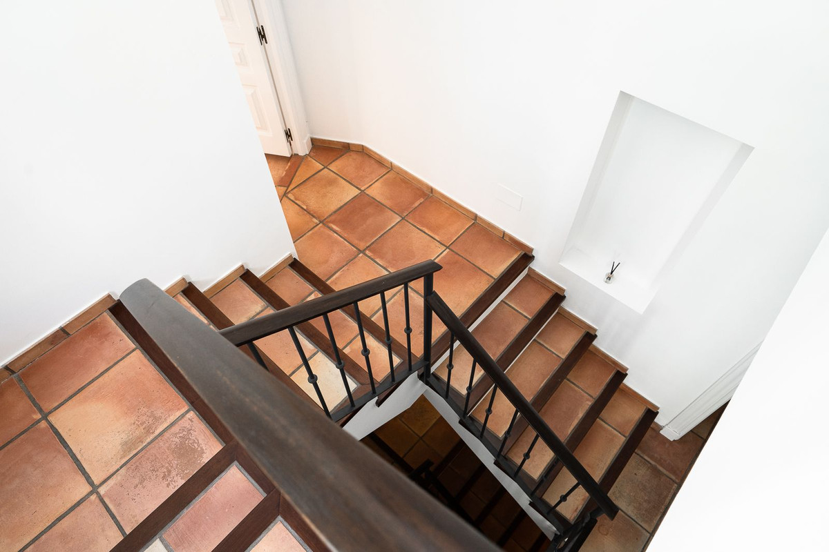 024bd6d30f59fc74e687b0d0d96b9199 - 35