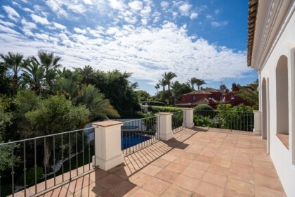 024bd6d30f59fc74e687b0d0d96b9199 - 56