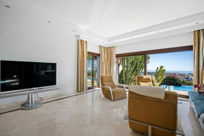 03197de312acb4f4a8c206b41675216a - 10