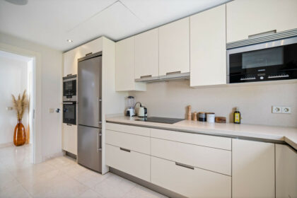 03197de312acb4f4a8c206b41675216a - 13