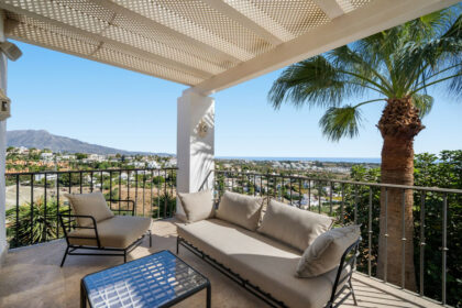 03197de312acb4f4a8c206b41675216a - 16