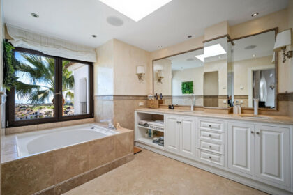 03197de312acb4f4a8c206b41675216a - 17