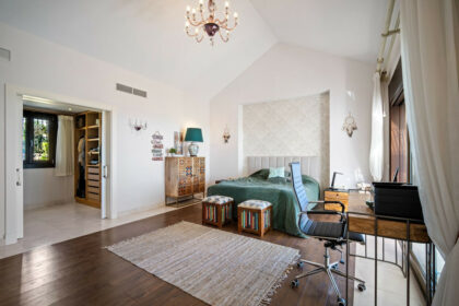 03197de312acb4f4a8c206b41675216a - 18