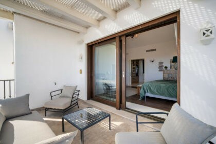 03197de312acb4f4a8c206b41675216a - 19