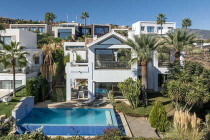 03197de312acb4f4a8c206b41675216a - 2