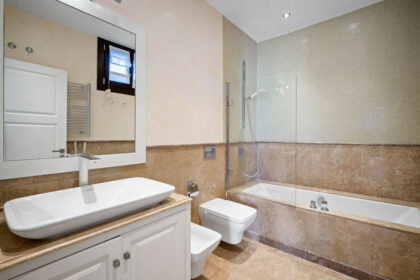 03197de312acb4f4a8c206b41675216a - 24