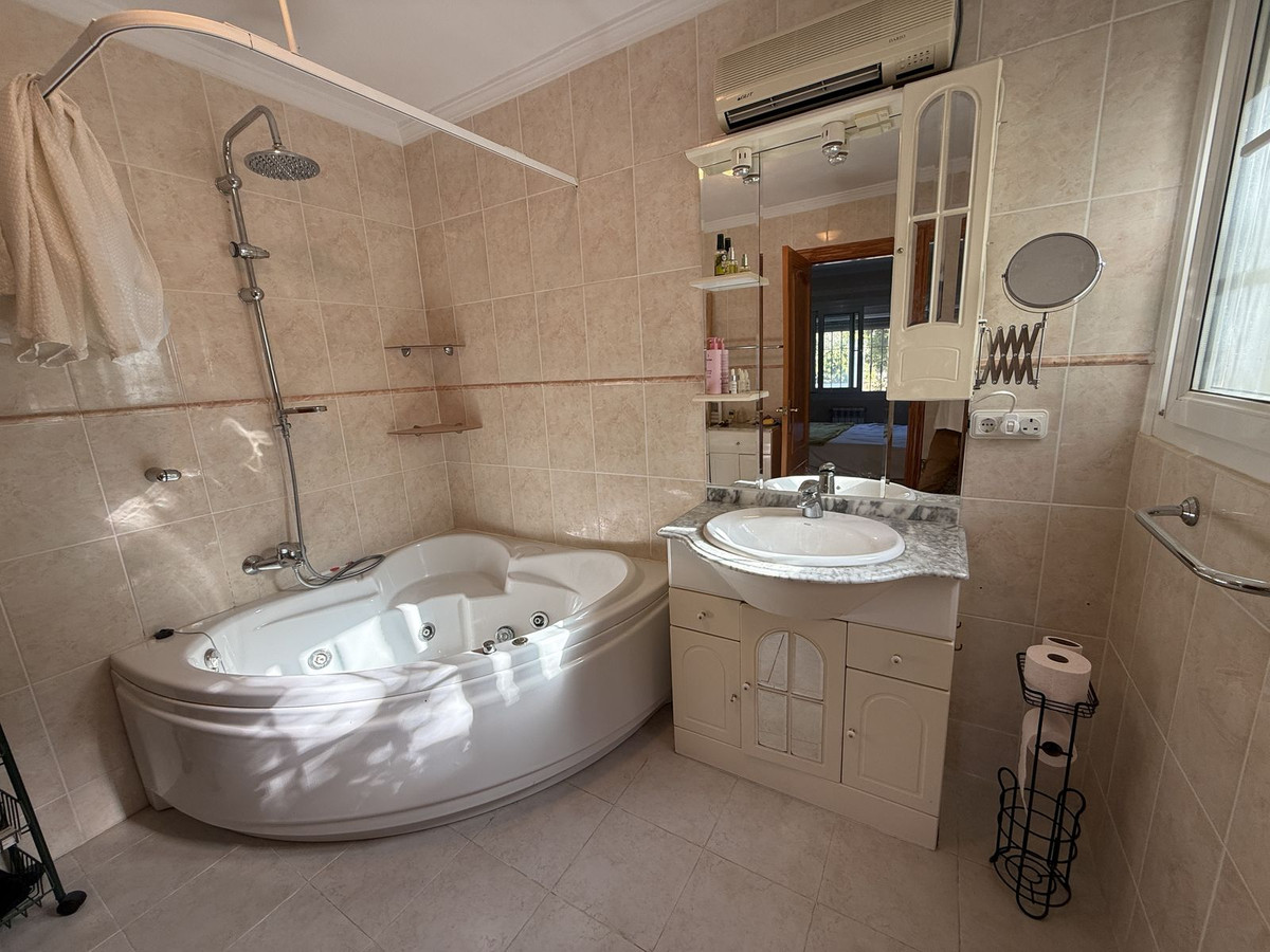 03a29de384adbec3a74a6831db1c3c74 - 12