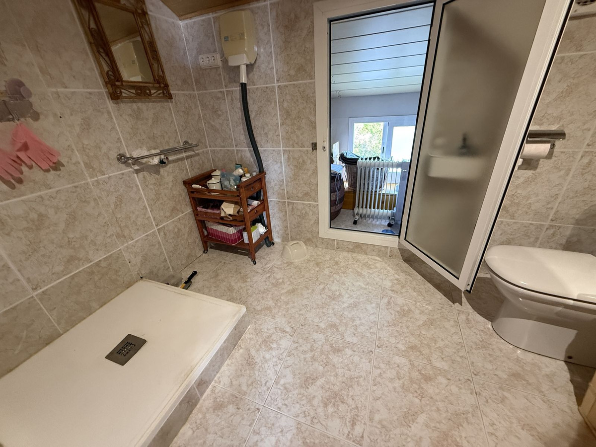 03a29de384adbec3a74a6831db1c3c74 - 21