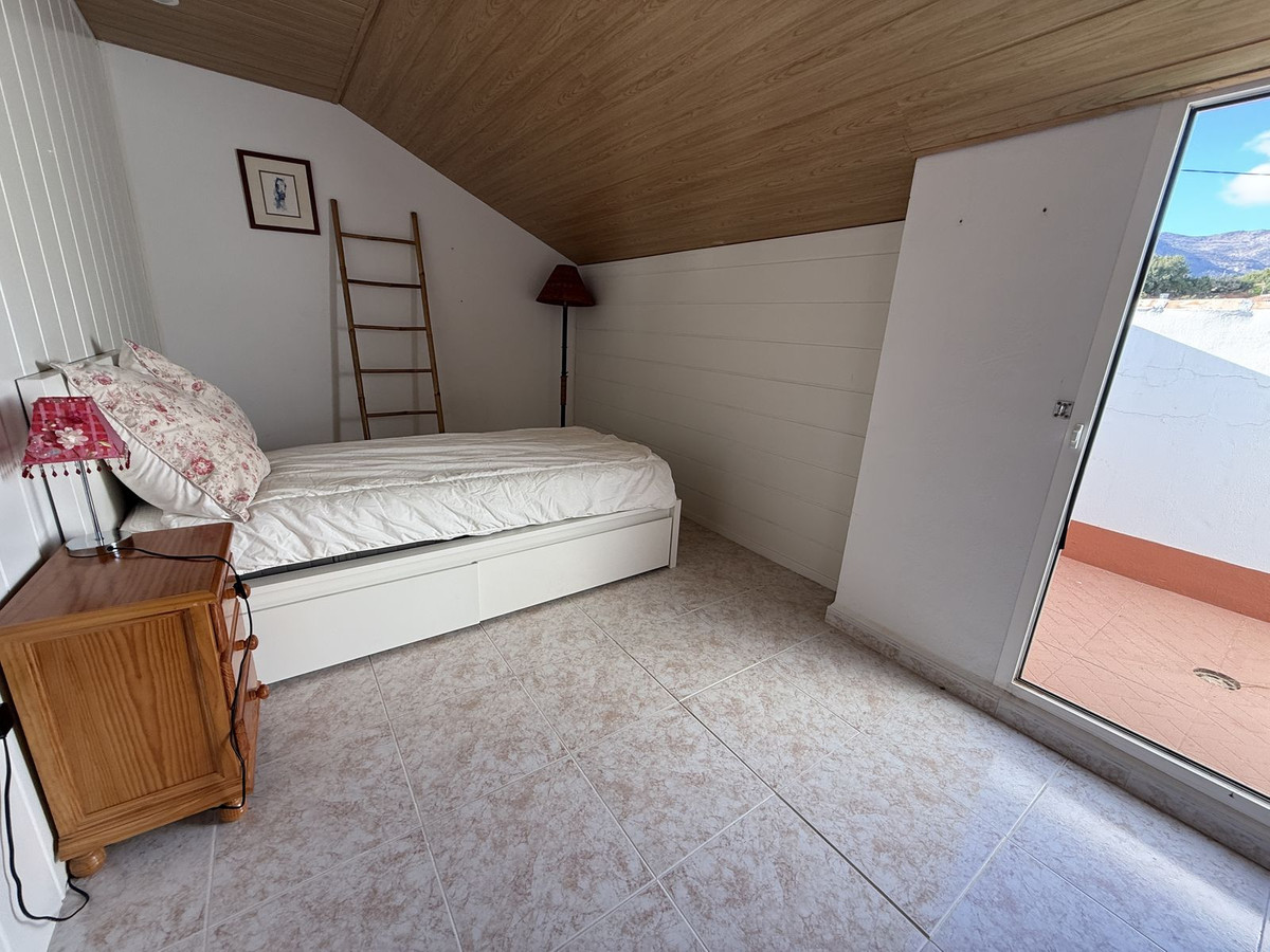 03a29de384adbec3a74a6831db1c3c74 - 22