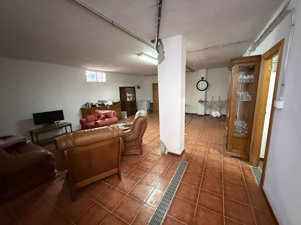 03a29de384adbec3a74a6831db1c3c74 - 23