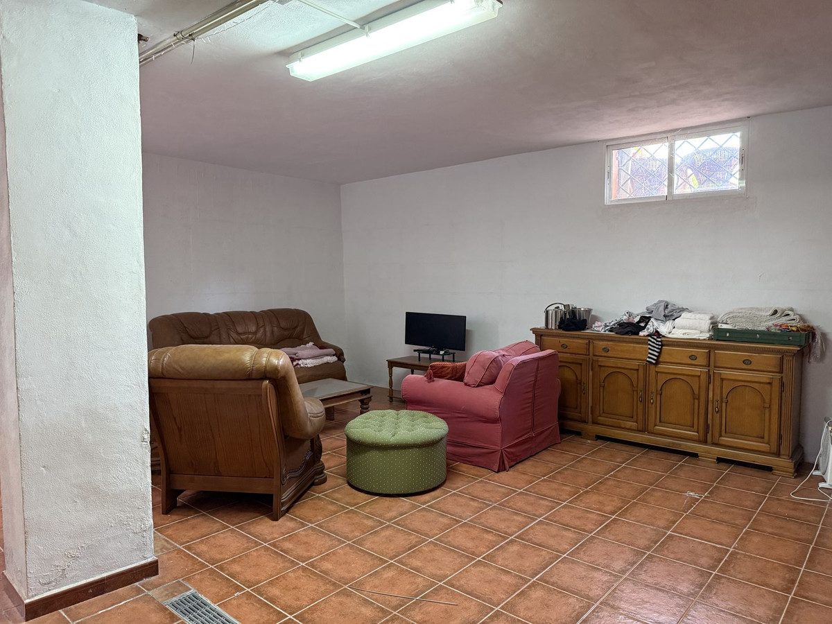 03a29de384adbec3a74a6831db1c3c74 - 24