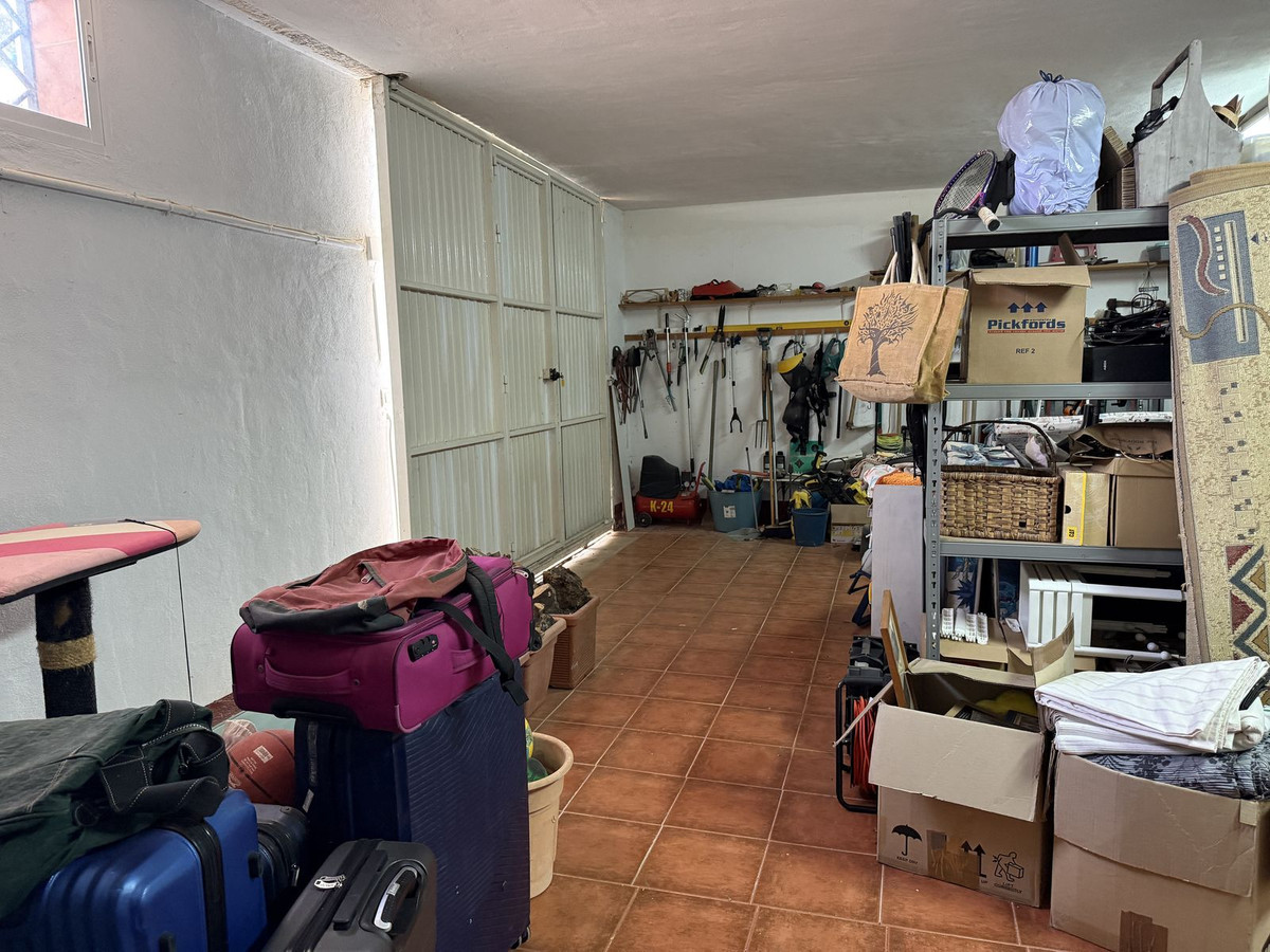 03a29de384adbec3a74a6831db1c3c74 - 25