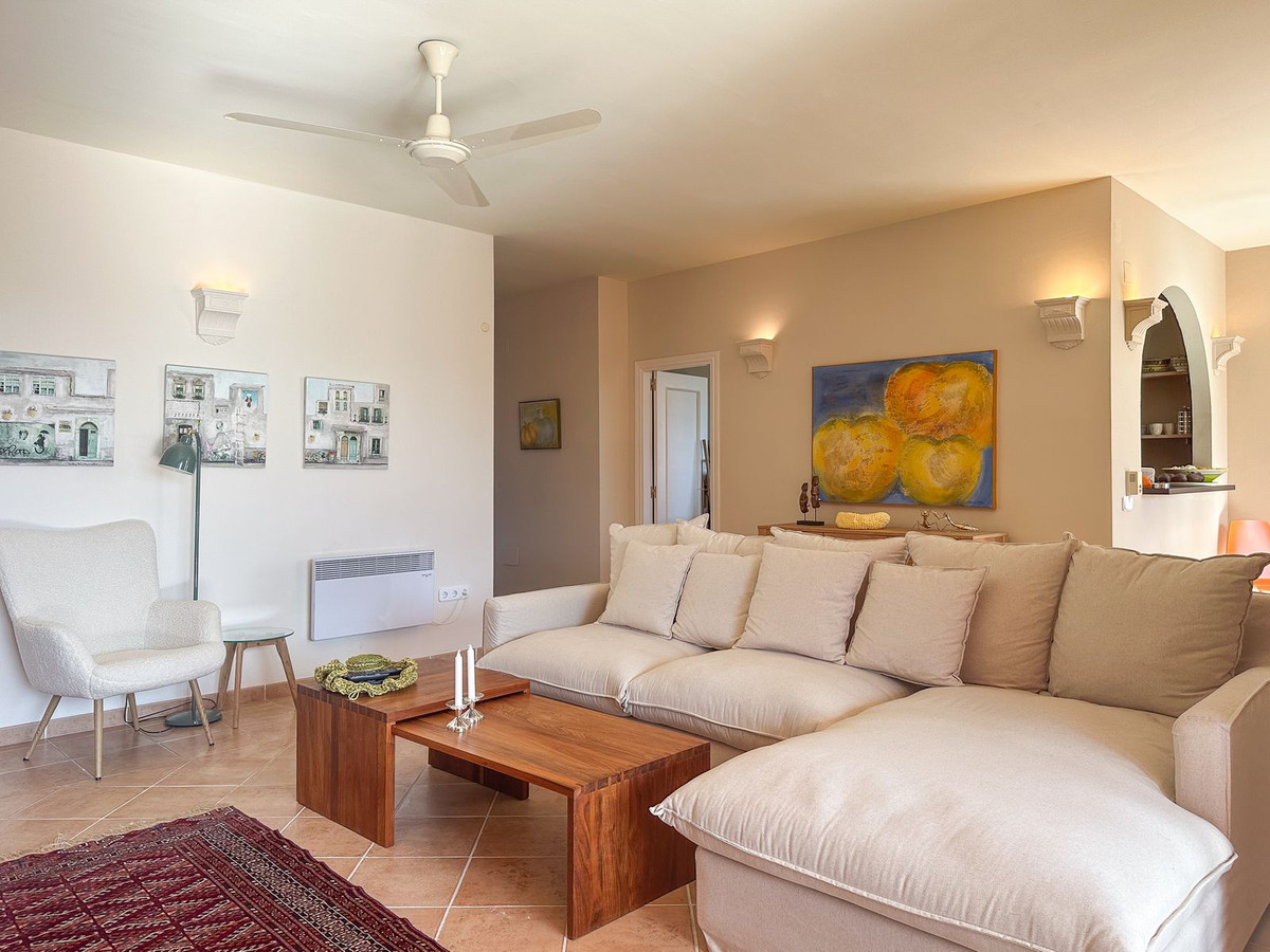 043c7660d0460578a518070483a773ee - 12