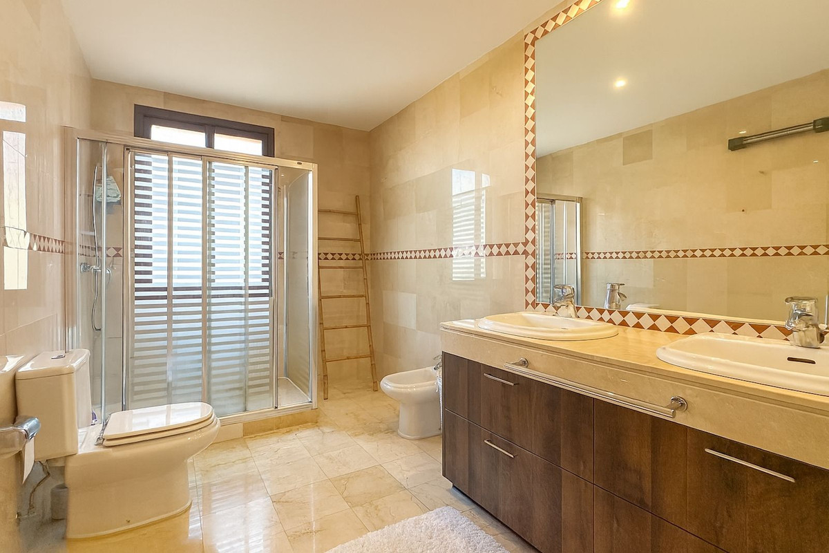 043c7660d0460578a518070483a773ee - 26