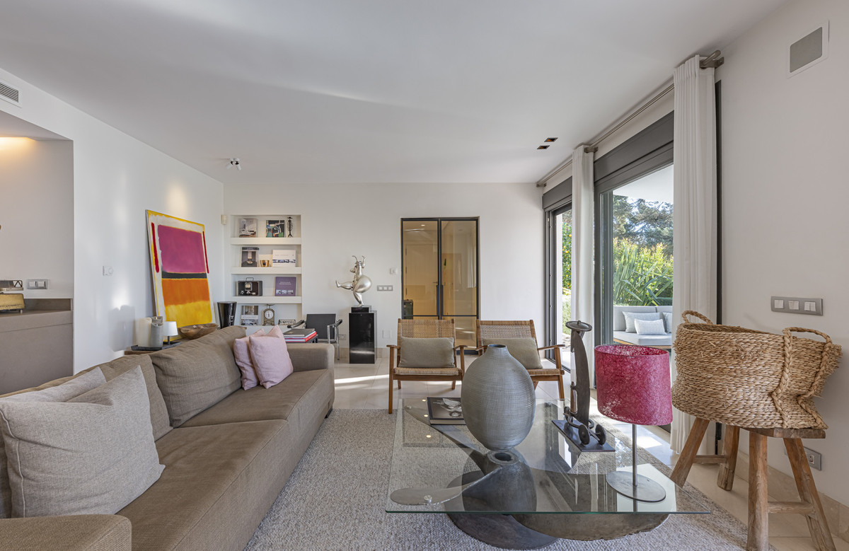 046bb08b454a99d21f83447e4590ef4b - 18