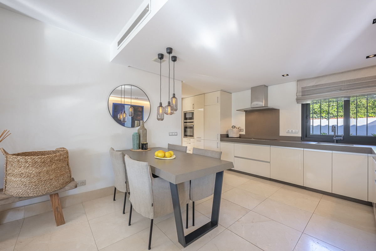 046bb08b454a99d21f83447e4590ef4b - 20