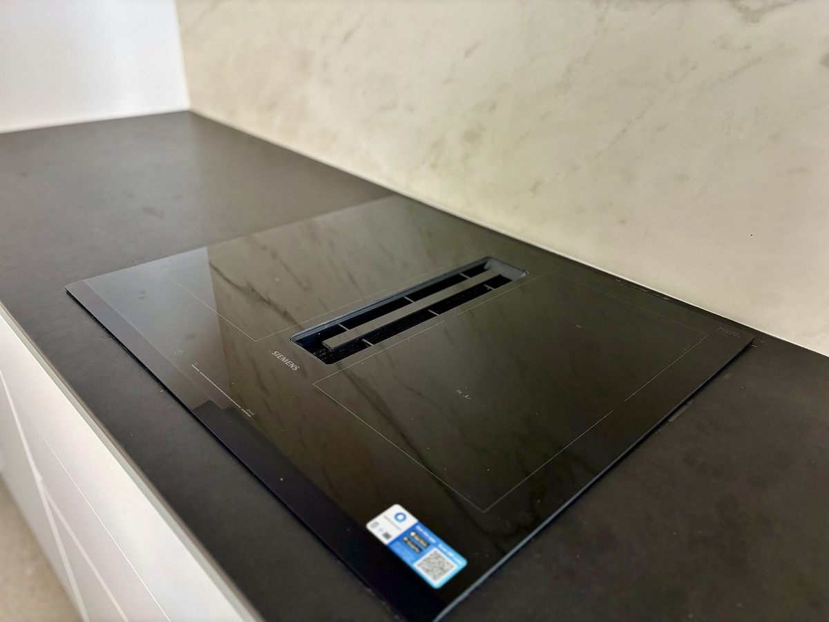 053050be8738256ef9d00e370064e256 - 11