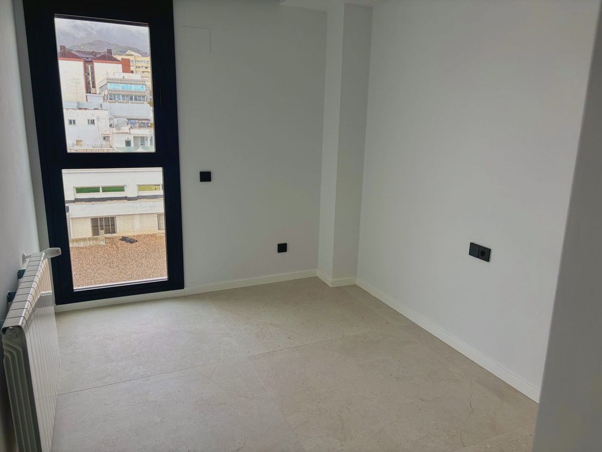 053050be8738256ef9d00e370064e256 - 16