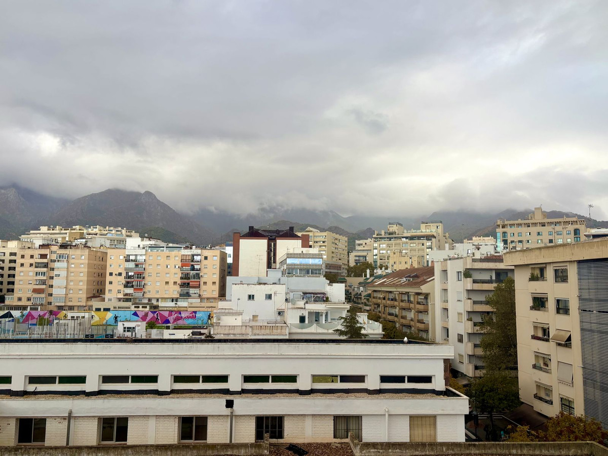 053050be8738256ef9d00e370064e256 - 18