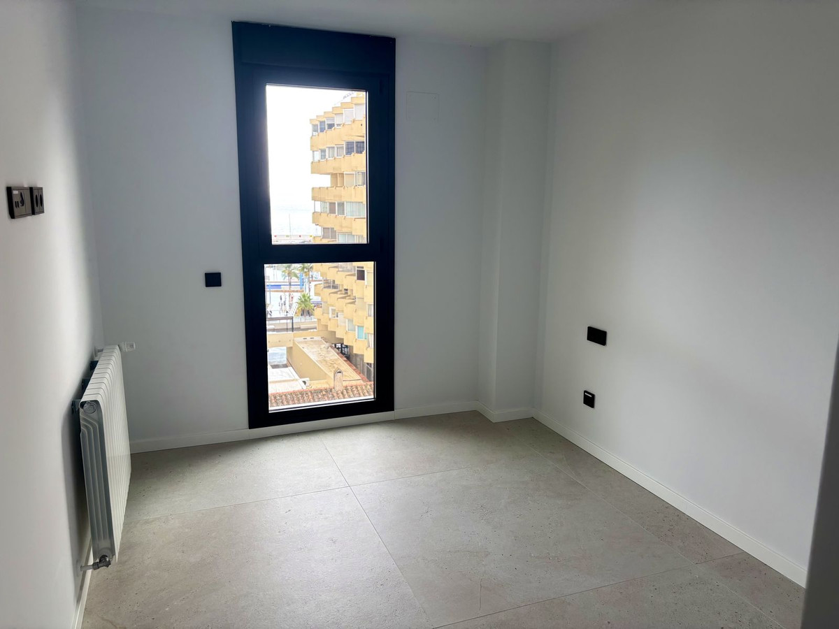 053050be8738256ef9d00e370064e256 - 21