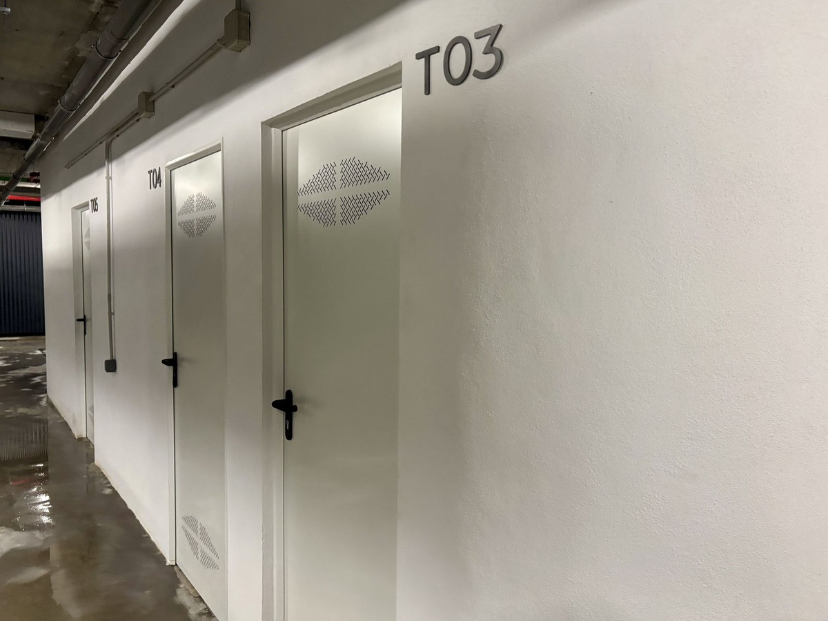 053050be8738256ef9d00e370064e256 - 27