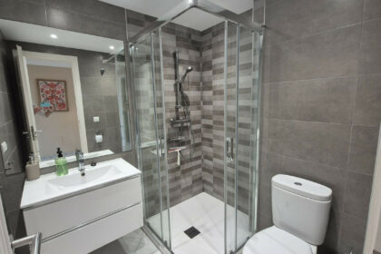 06b860de238aa46a828cee006a931295 - 18