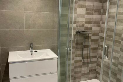 06b860de238aa46a828cee006a931295 - 19