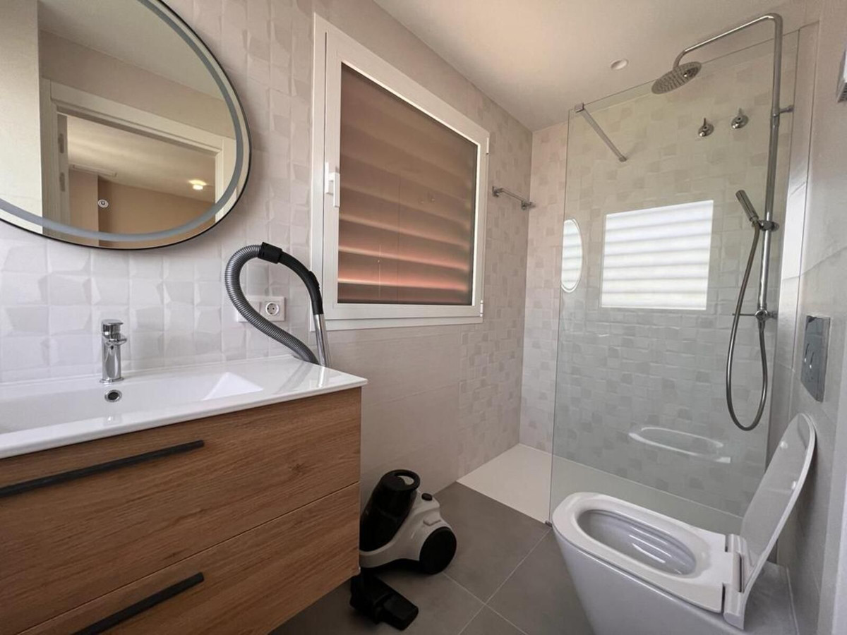 06fc92d0616bcd521bdb70af1bef491a - 15