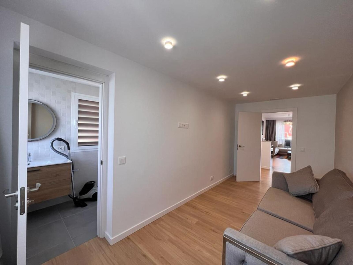 06fc92d0616bcd521bdb70af1bef491a - 6