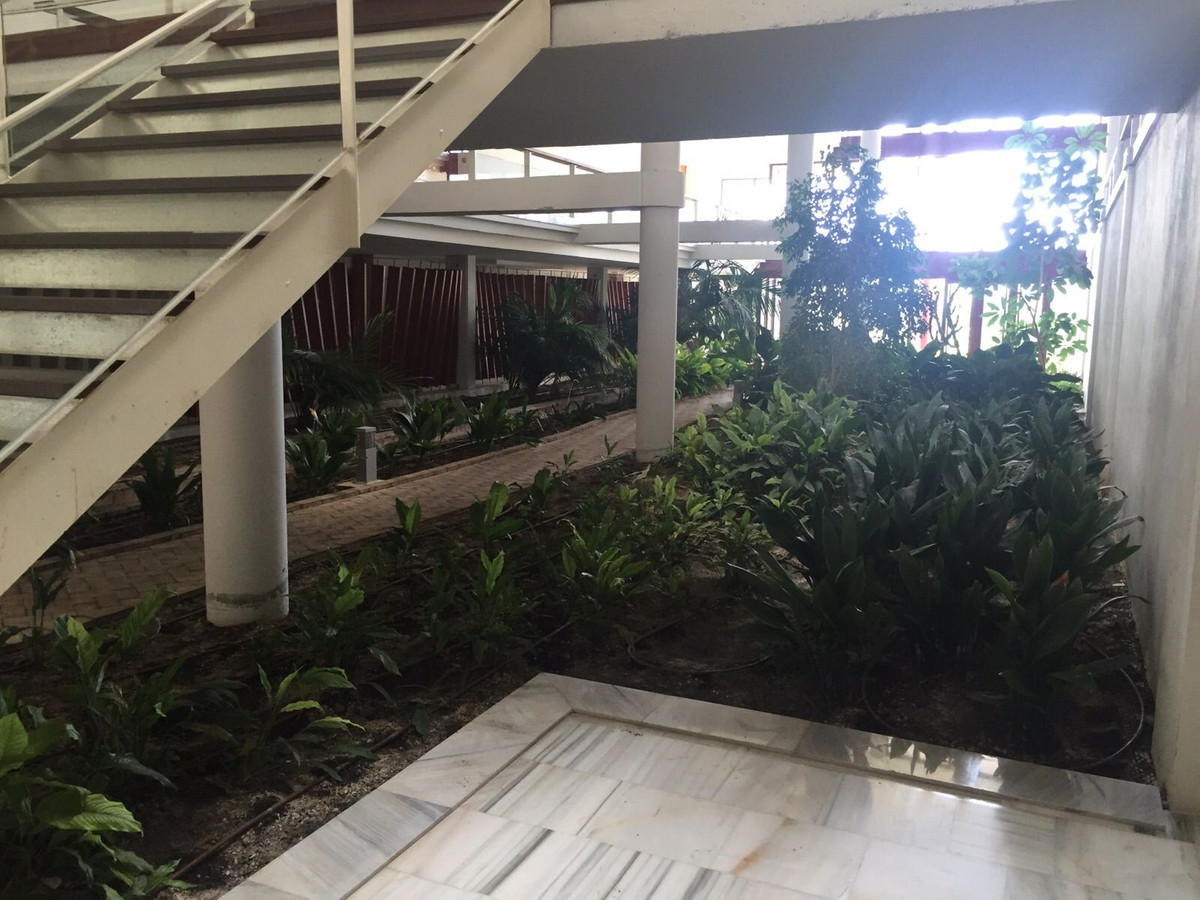 07403a7b6a0f441c763a2baefb1924ff - 34