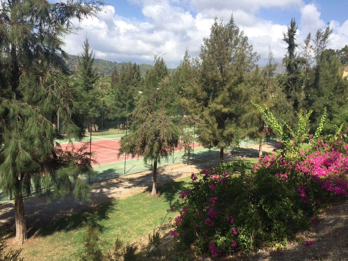 07403a7b6a0f441c763a2baefb1924ff - 39